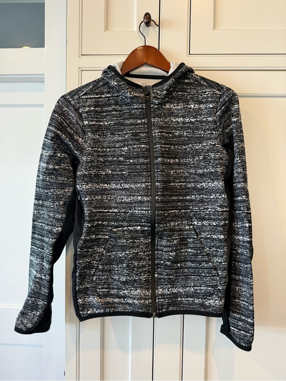 Nike Women’s Black & White Patterned Full-Zip Hoodie